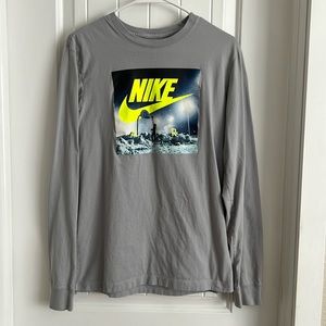 Nike Air Men’s Long Sleeve Graphic Long Sleeve Tshirt. Men’s Medium